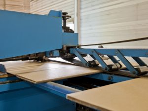 Hotmelt verlijming van dozen bij Kartonnage Hedel.